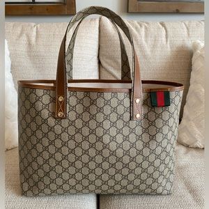 GUCCI GG Supreme Signature Web Loop Tote Medium